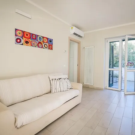 Nuovissimo Con Parcheggio Gratuito * マッサ