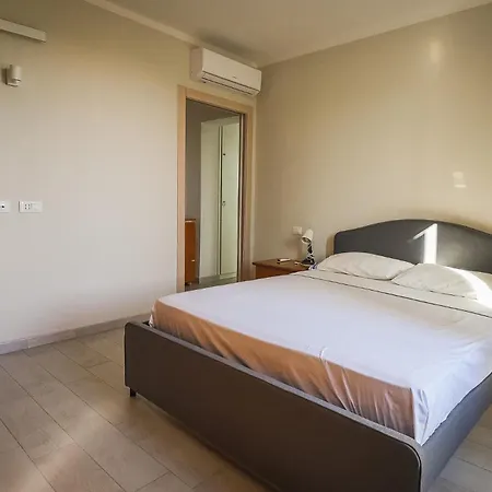 Nuovissimo Con Parcheggio Gratuito * マッサ