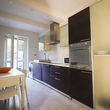 Nuovissimo Con Parcheggio Gratuito * マッサ